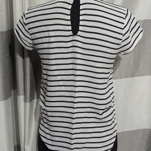 H&M Black & White Stripes Viscose Crewneck Blouse. Size: Small - Picture 4 of 11